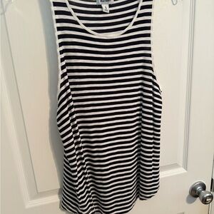 Old Navy Women's Striped Blue and White Tank Top